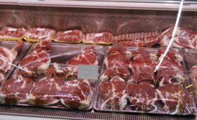 Мясо, топливо и лекарства. Что сильнее всего влияет на ощущаемую инфляцию