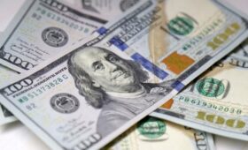 Доллар в Узбекистане укрепляется 11 сессий подряд, обновив максимум с сентября