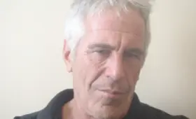 От Илона Маска до бывшего принца Эндрю. Кто из известных людей упоминается в файлах Эпштейна