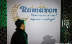 Фото: Молитва таравих, знаменующая начало Рамазана, в мечети в Ташкенте