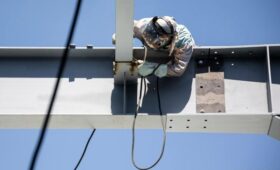 В Узбекистане в течение года легализуют 1 миллион рабочих мест и ужесточат учёт неофициальной занятости