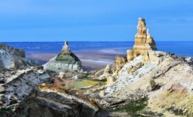 Гламурный кемпинг с видом на марсианские ландшафты Приаралья предложат туристам