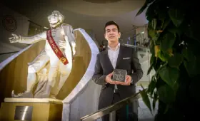 Шахматист Нодирбек Абдусатторов выиграл третий супертурнир подряд