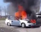 В Ташкентской области на ходу загорелся легковой автомобиль. Видео