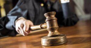 В Фергане мужчина откусил ухо контролеру рынка. Суд вынес приговор