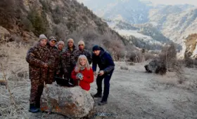 «Животные не признают государственных границ». Как команда BBC искала снежных барсов в Узбекистане