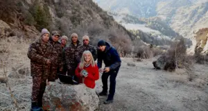 «Животные не признают государственных границ». Как команда BBC искала снежных барсов в Узбекистане