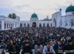 Фото: Праздничная молитва в честь окончания месяца Рамазан в Ташкенте
