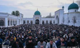 Фото: Праздничная молитва в честь окончания месяца Рамазан в Ташкенте