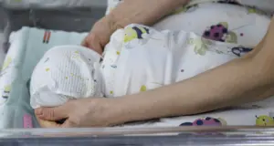 Почти 70% женщин в Восточной Европе и Центральной Азии сталкивались с грубым обращением во время родов — ООН