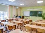 Угрозы и сотрясение мозга. Учительницу начальных классов в Ангрене обвинили в жестоком обращении с детьми. Видео