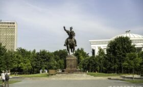 Сквер Амира Темура закрывается на ремонт к его 690-летию