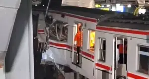 При столкновении поездов в Индонезии погибли 15 человек, более 80 пострадали