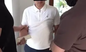 Сотрудник налоговой в Сырдарье задержан с золотым украшением в качестве взятки — СГБ