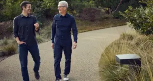 Тим Кук уходит с поста гендиректора Apple. Новым главой компании станет Джон Тернус