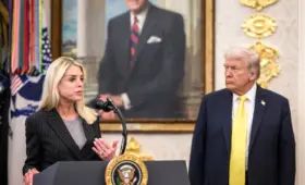 Трамп уволил генпрокурора США Пэм Бонди