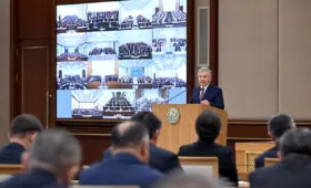 «Я вижу и знаю, кто чем дышит». Президент собрал с хокимов гарантийные письма