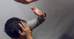 В Самаркандской области учитель физкультуры ночью забрал детей из дома и избил