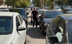 Автомобили, припаркованные на тротуарах в Ташкенте, начнут забирать на штрафстоянку — ЦОДД