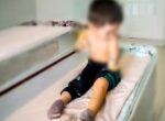 В Намангане двухлетний ребенок лишился обеих рук после удара током. Виновный понес наказание