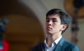 Жавохир Синдаров одержал вторую победу подряд на турнире в Румынии и сохранил шансы на первое место