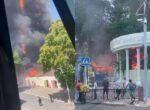 В центре Ташкента загорелся фасад многоэтажки. Видео