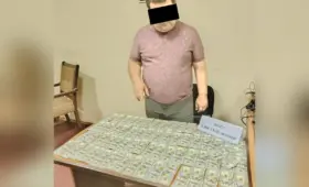 Чиновник задержан при получении $8500 за устройство директором школы. Он ранее был судим