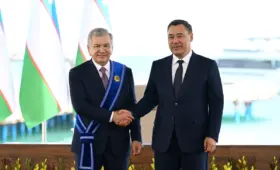 Президента Узбекистана наградили орденом «Манас» I степени