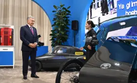 Студентке из Нукуса подарили электромобиль Volkswagen в качестве подарка президента