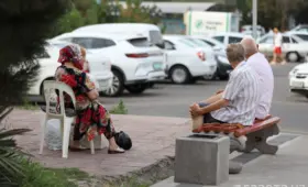 Пенсионеры в нескольких махаллях Ташкента пожаловались на перевод пенсии на карты