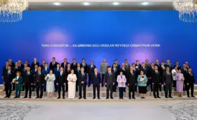 «Хорошо знаю непростой трудовой путь каждого из вас». Президент вручил награды десяткам узбекистанцев. Фото