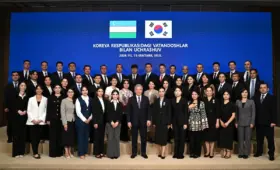 Президент Узбекистана встретился с соотечественниками в Республике Корея