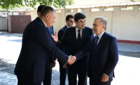 Президент в Нукусе почтил память Каллибека Камалова