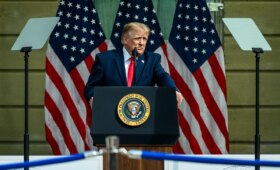 Трамп пригрозил остановить торговлю с ЕС за сближение с Канадой