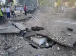 На улице Глинки в Ташкенте провалился асфальт, пострадал один человек