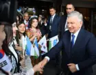Президент Узбекистана, прибыв в Сеул, пообщался с соотечественниками