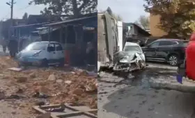 Грузовик с грунтом наехал на машины и магазины в Булакбаши, погибли 3, ранены 4 человека