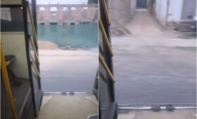 Водителя автобуса в Ташкенте оштрафовали за движение с открытой дверью