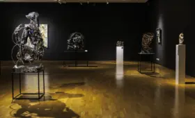 Парение металла. Выставка памяти скульптора-авангардиста Баята Мухтарова проходит в Ташкенте
