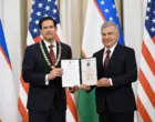 Президент Узбекистана наградил госсекретаря и спецпосланника США