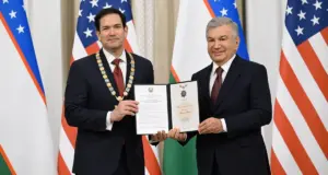 Президент Узбекистана наградил госсекретаря и спецпосланника США