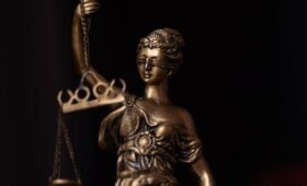 Дело бывшего инспектора пробации, обвиняемого в доведении супруги до попытки самоубийства, рассмотрят в суде